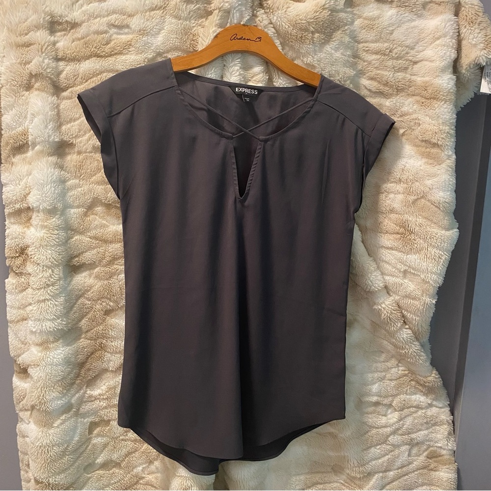EXPRESS V NECK GRAY BLOUSE SHORT SLEEVES SIZE XS